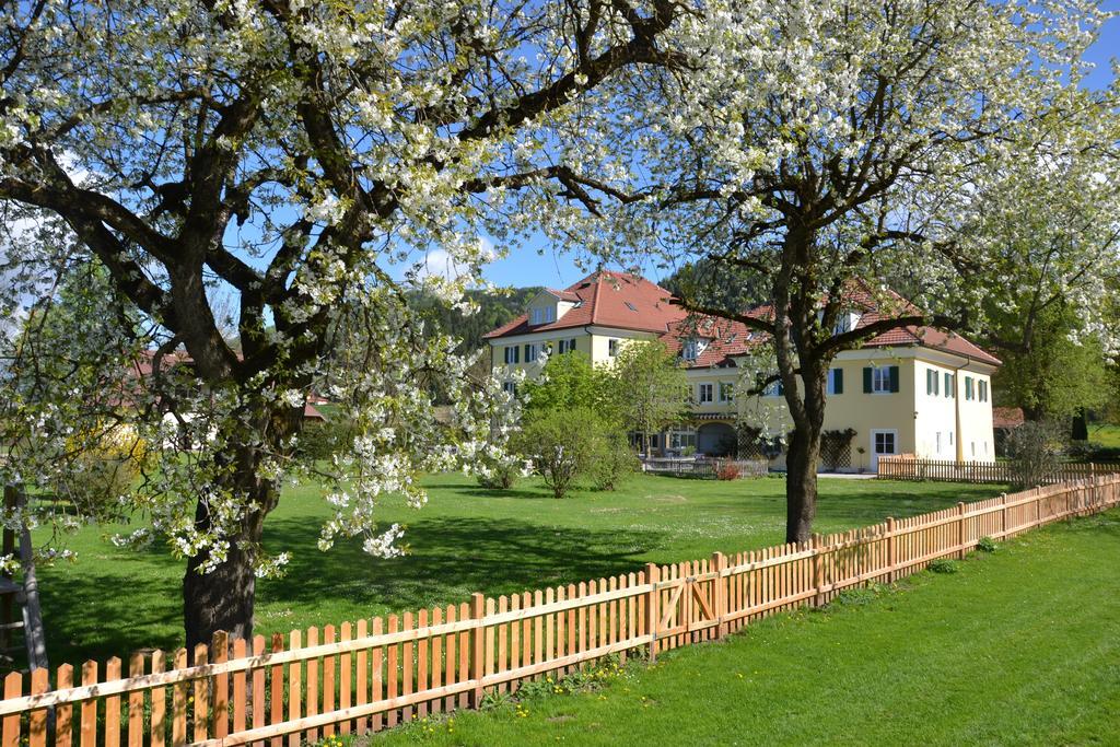 Hotel Dienstl Gut Launsdorf Экстерьер фото