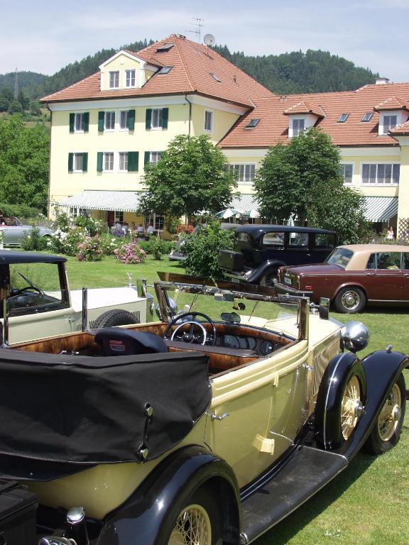 Hotel Dienstl Gut Launsdorf Экстерьер фото